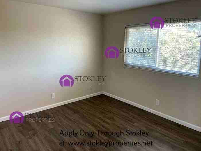 305 E St - Photo 4 of 13