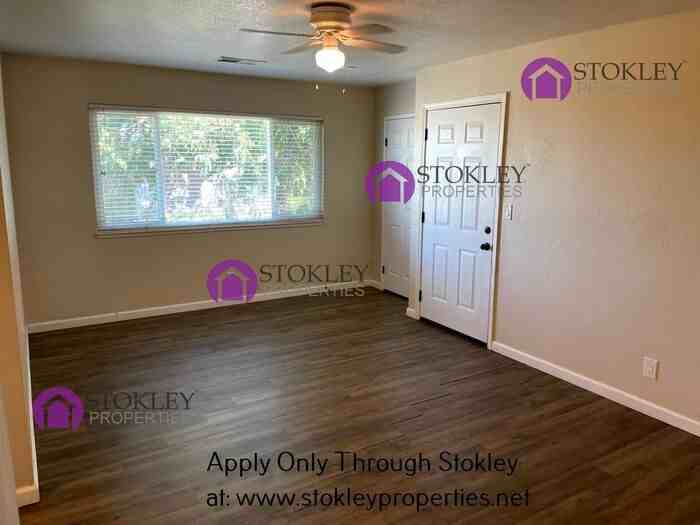 305 E St - Photo 5 of 13
