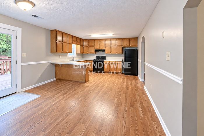 115 Bennington Dr - Photo 6 of 28