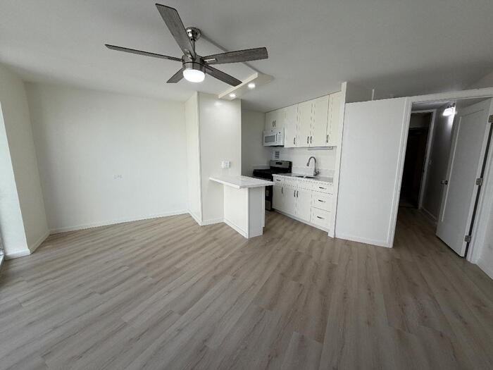 750 Amana St #111 - Photo 3 of 5