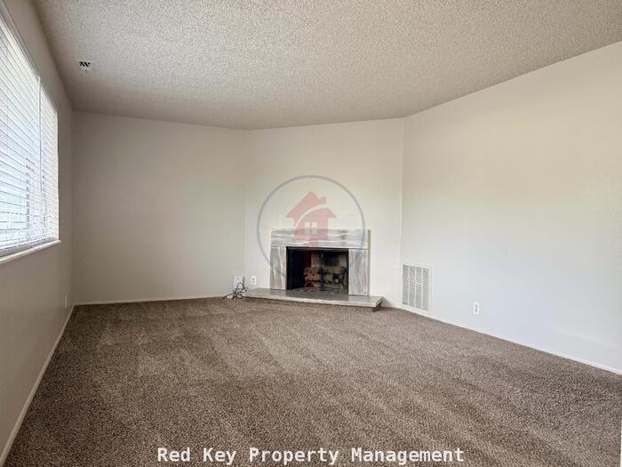 379 Noble Rd - Photo 2 of 10