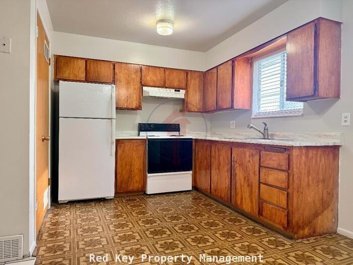 379 Noble Rd - Photo 4 of 10