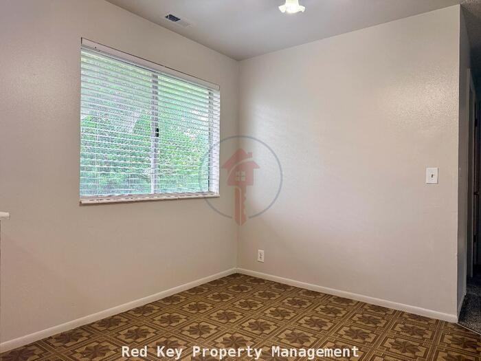 379 Noble Rd - Photo 5 of 10