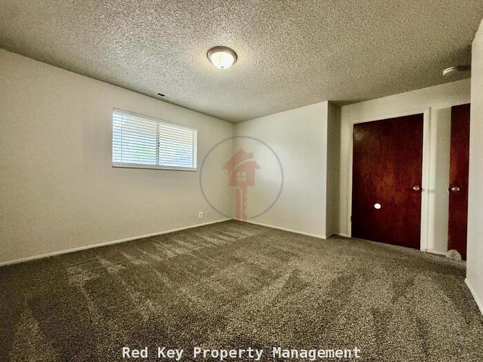 379 Noble Rd - Photo 6 of 10