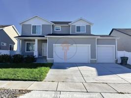 featured image of 653 W 1360 N