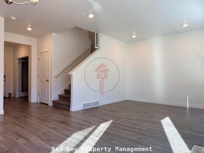 653 W 1360 N - Photo 5 of 28