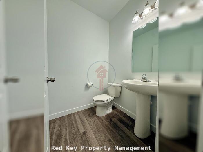 653 W 1360 N - Photo 7 of 28