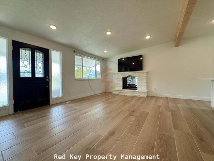 543 Stansbury Ave #A - Photo 2 of 14