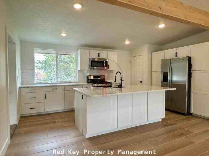 543 Stansbury Ave #A - Photo 3 of 14
