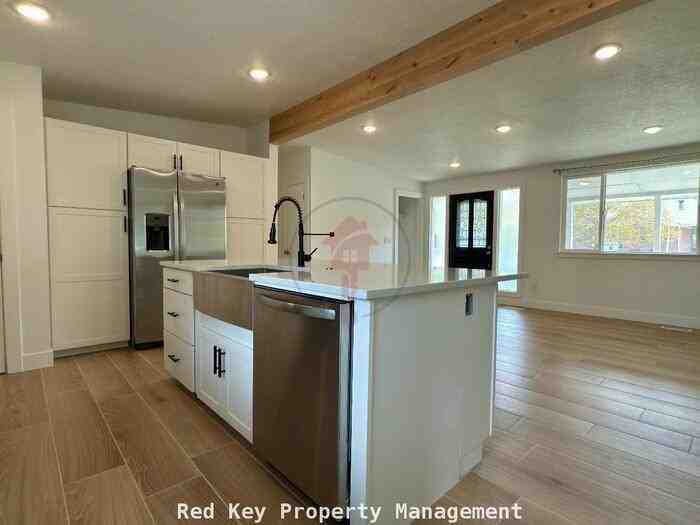 543 Stansbury Ave #A - Photo 5 of 14
