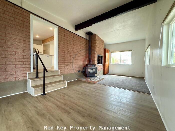 543 Stansbury Ave #A - Photo 6 of 14