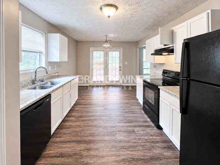 1303 Birch Ct - Photo 5 of 24