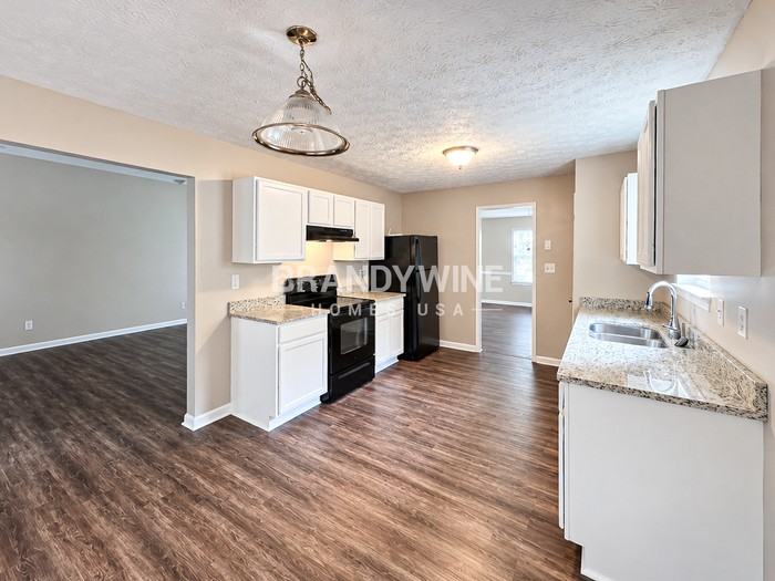 1303 Birch Ct - Photo 6 of 24