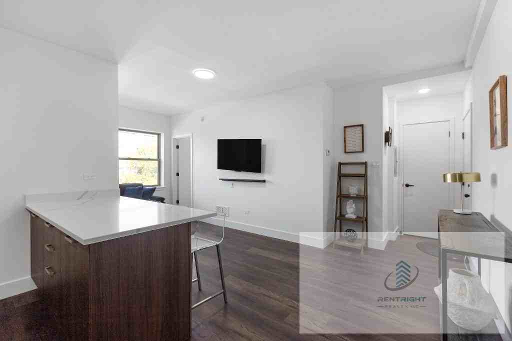 1553 W Hollywood Ave #1555-204 - Photo 5 of 20