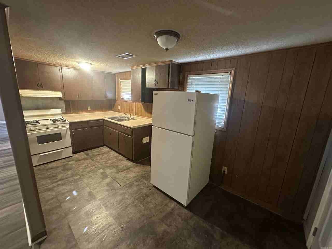 804 1/2 W 45th St #1-2 - Photo 4 of 12