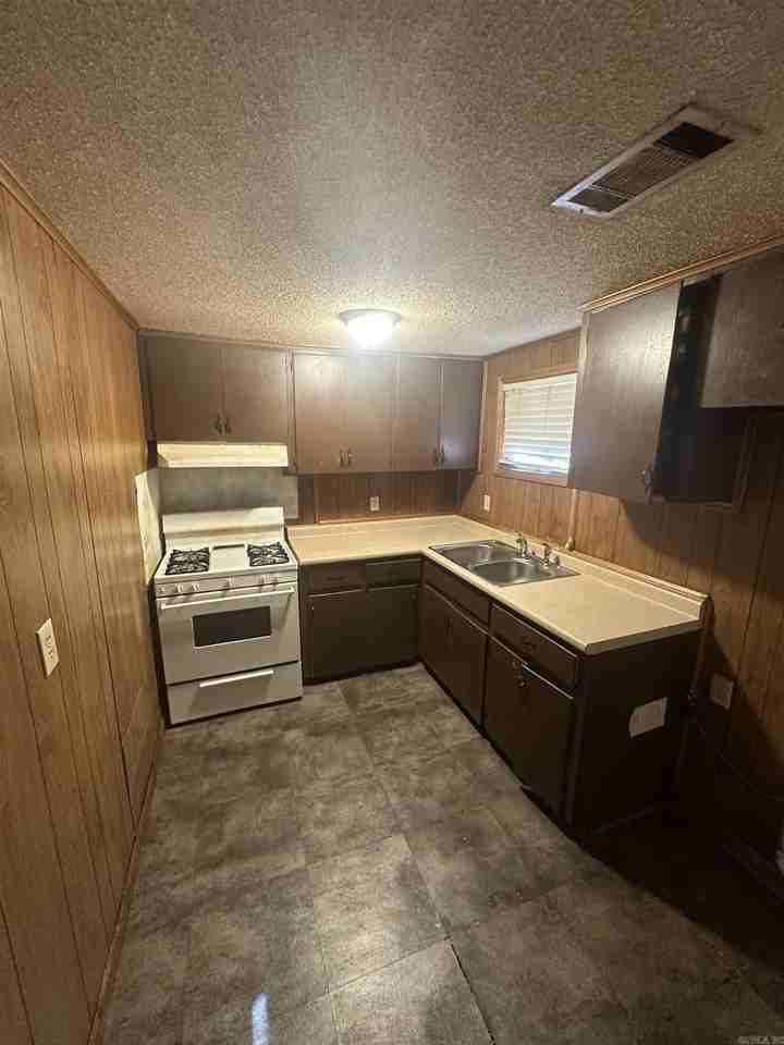 804 1/2 W 45th St #1-2 - Photo 5 of 12