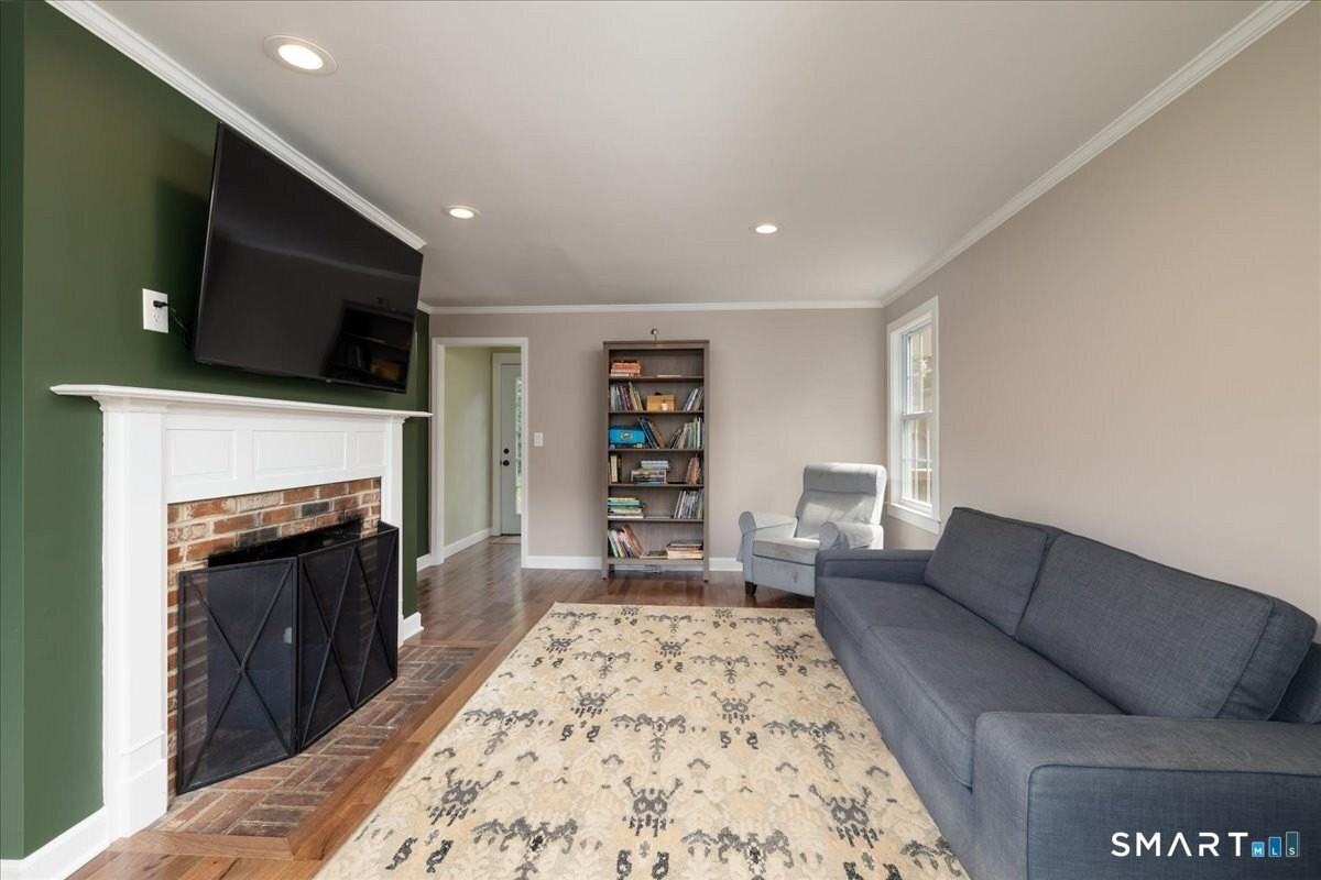 27 Hale St - Photo 7 of 35