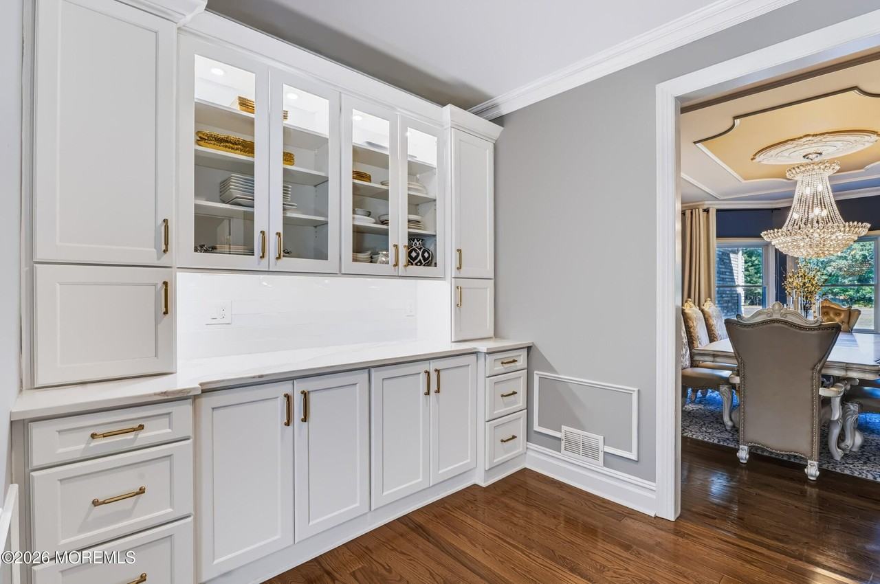 6 Ramapo Ct - Photo 6 of 50