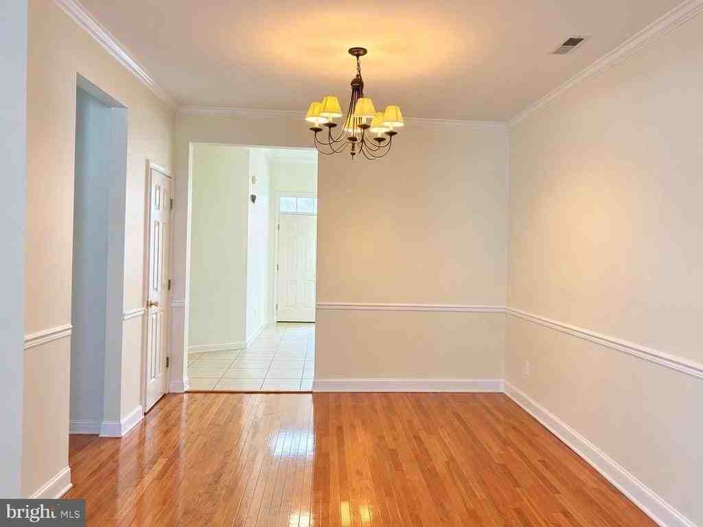 93 Hoover Ave - Photo 2 of 9