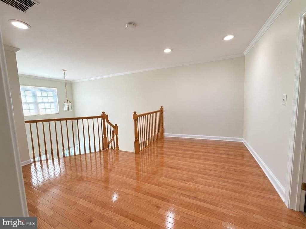 93 Hoover Ave - Photo 4 of 9