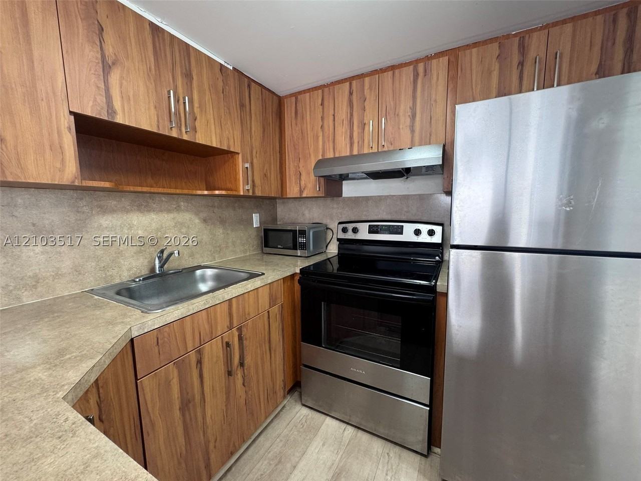 324 W 74th Pl #6 - Photo 3 of 18