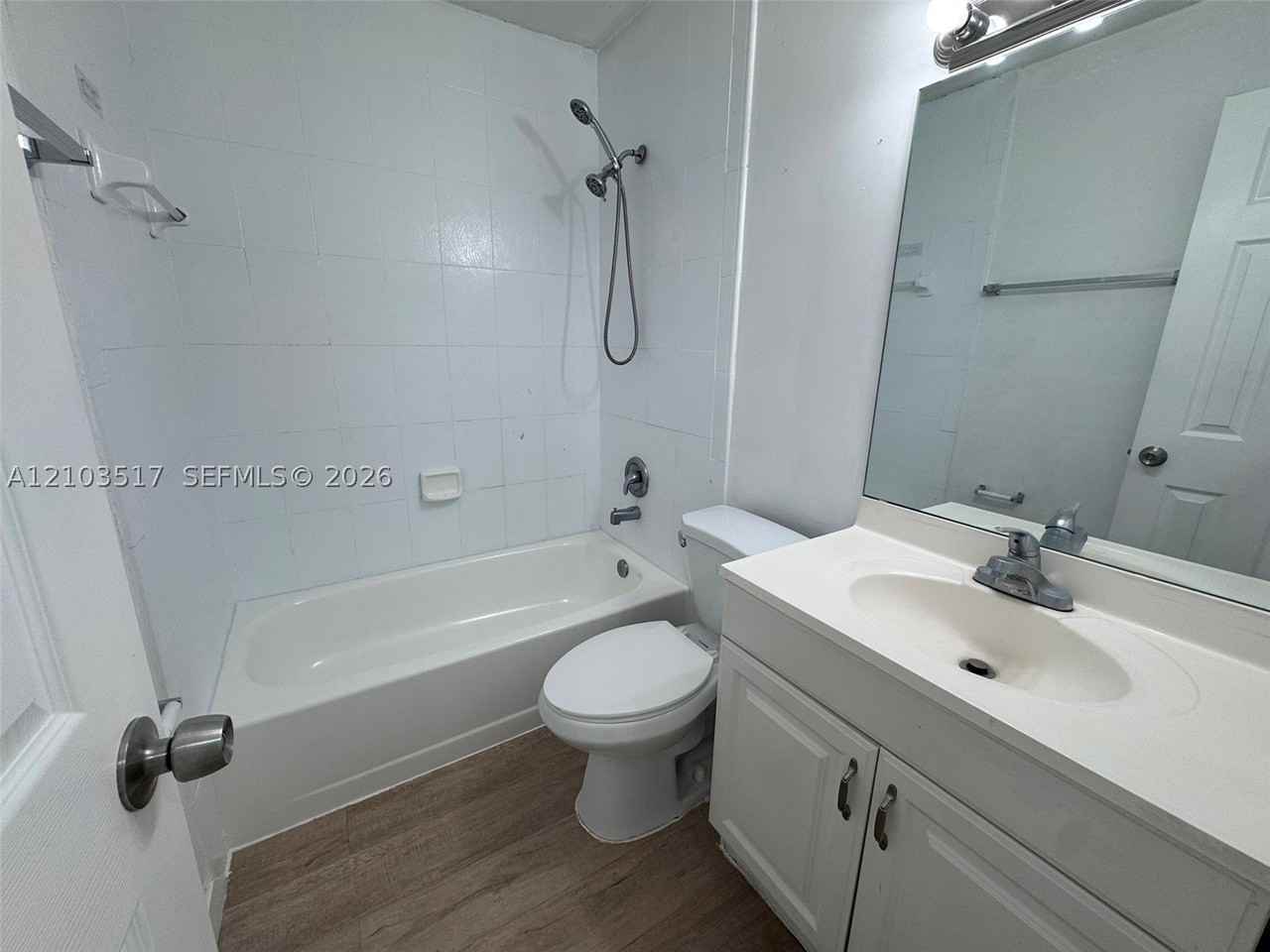 324 W 74th Pl #6 - Photo 6 of 18