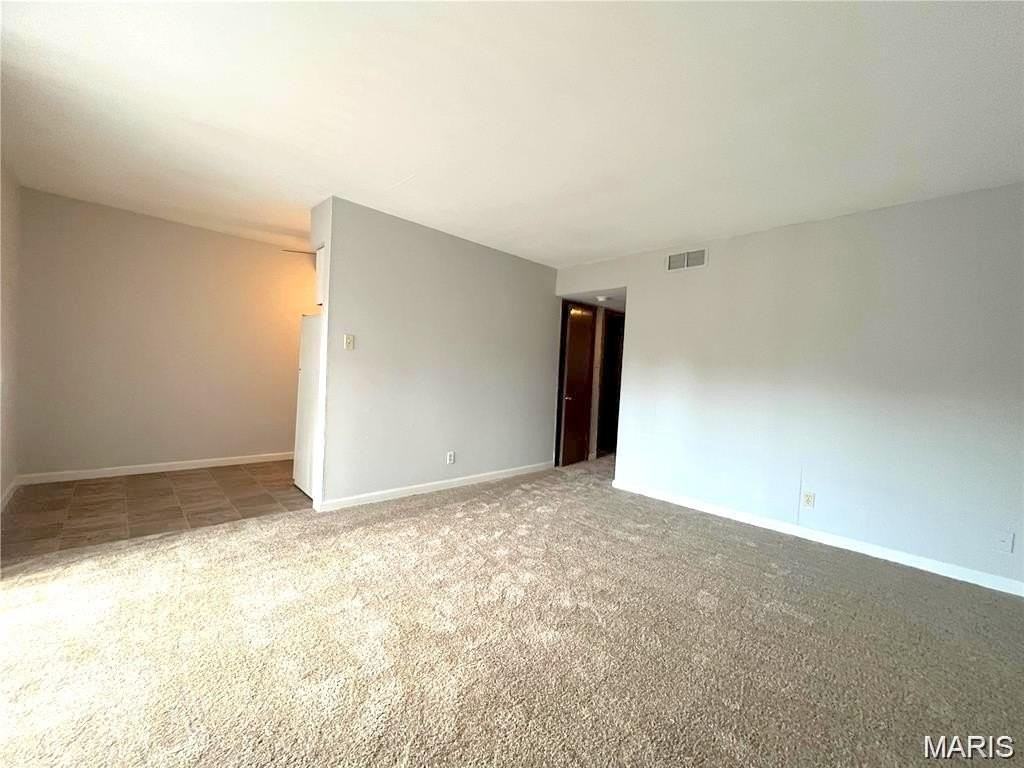 704 S Lincoln Ave #11 - Photo 3 of 9