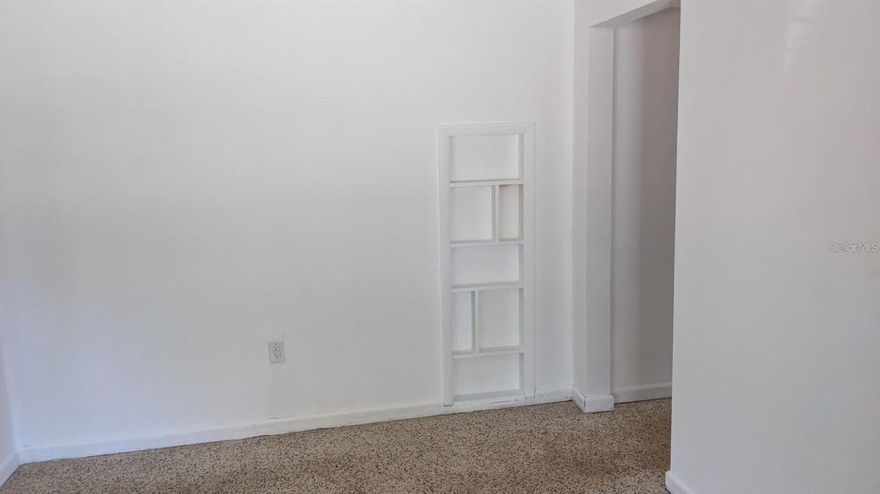 2104 Palm Ter - Photo 4 of 17