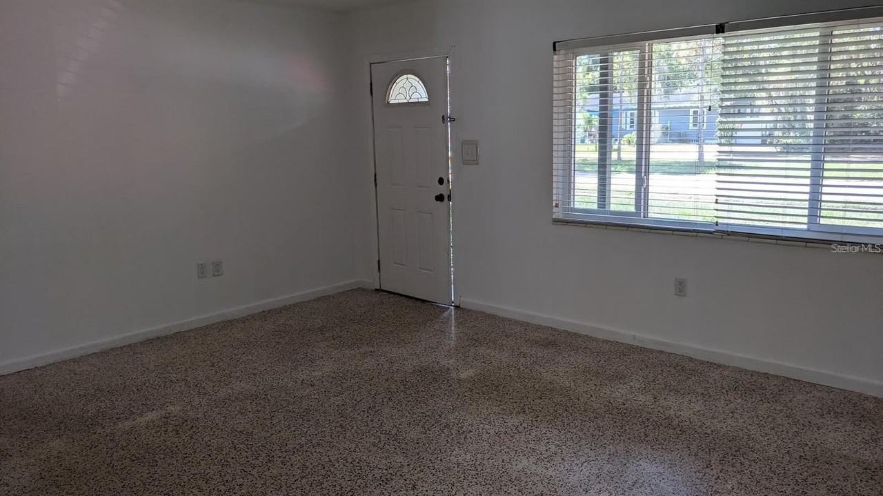 2104 Palm Ter - Photo 7 of 17