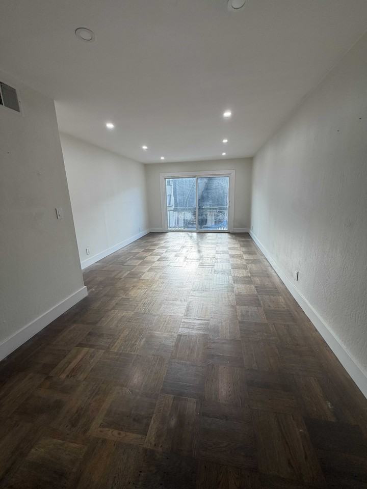 234 27th Ave #201 - Photo 3 of 9