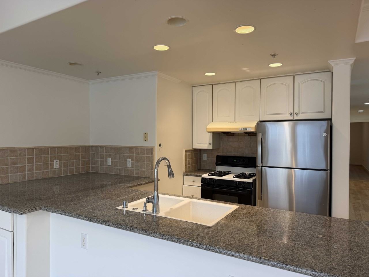 2383 Post St - Photo 2 of 12