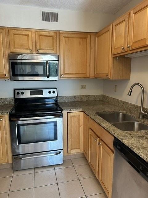 511 Aurora Ave #418 - Photo 6 of 17