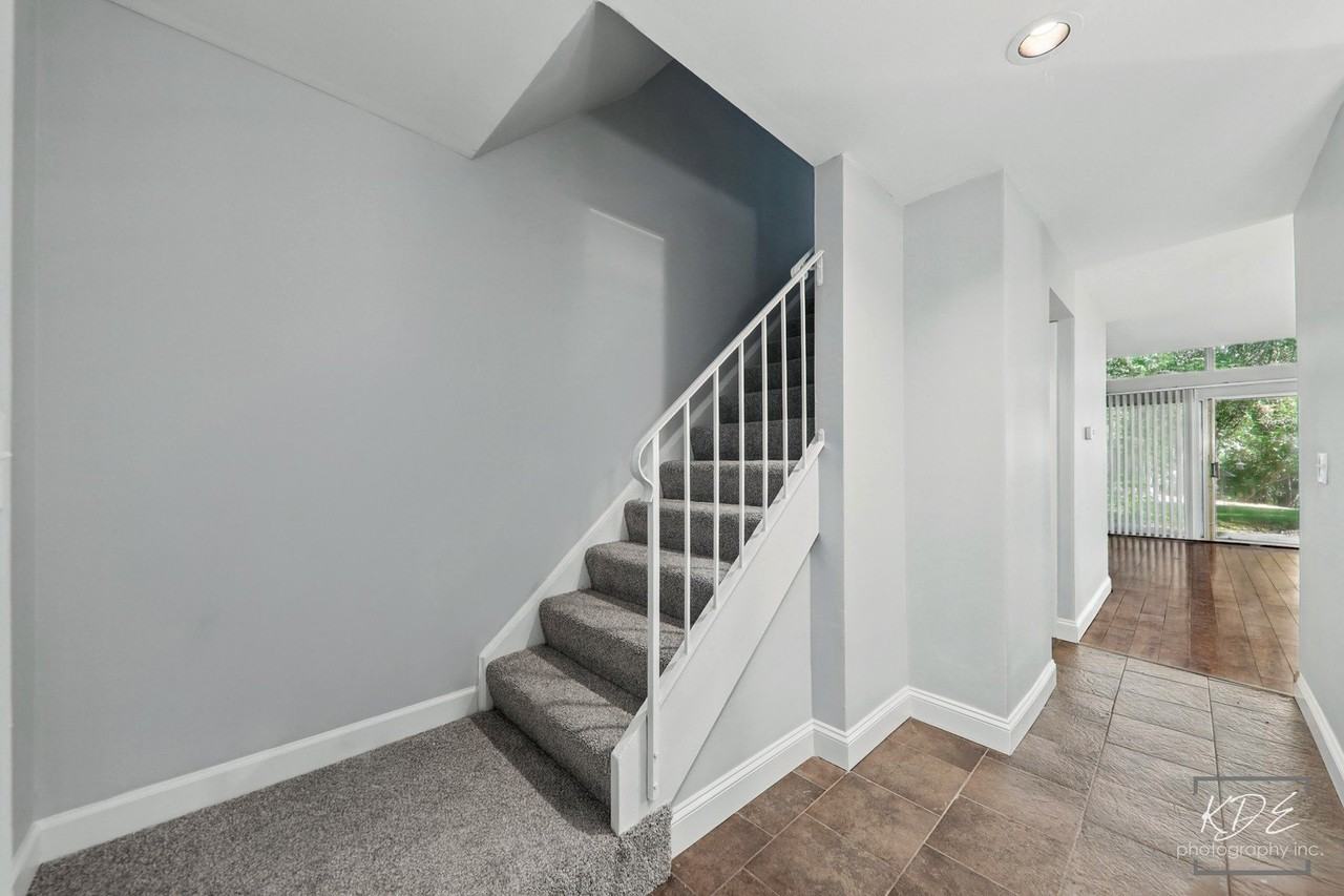 5910 Meadow Dr - Photo 2 of 18