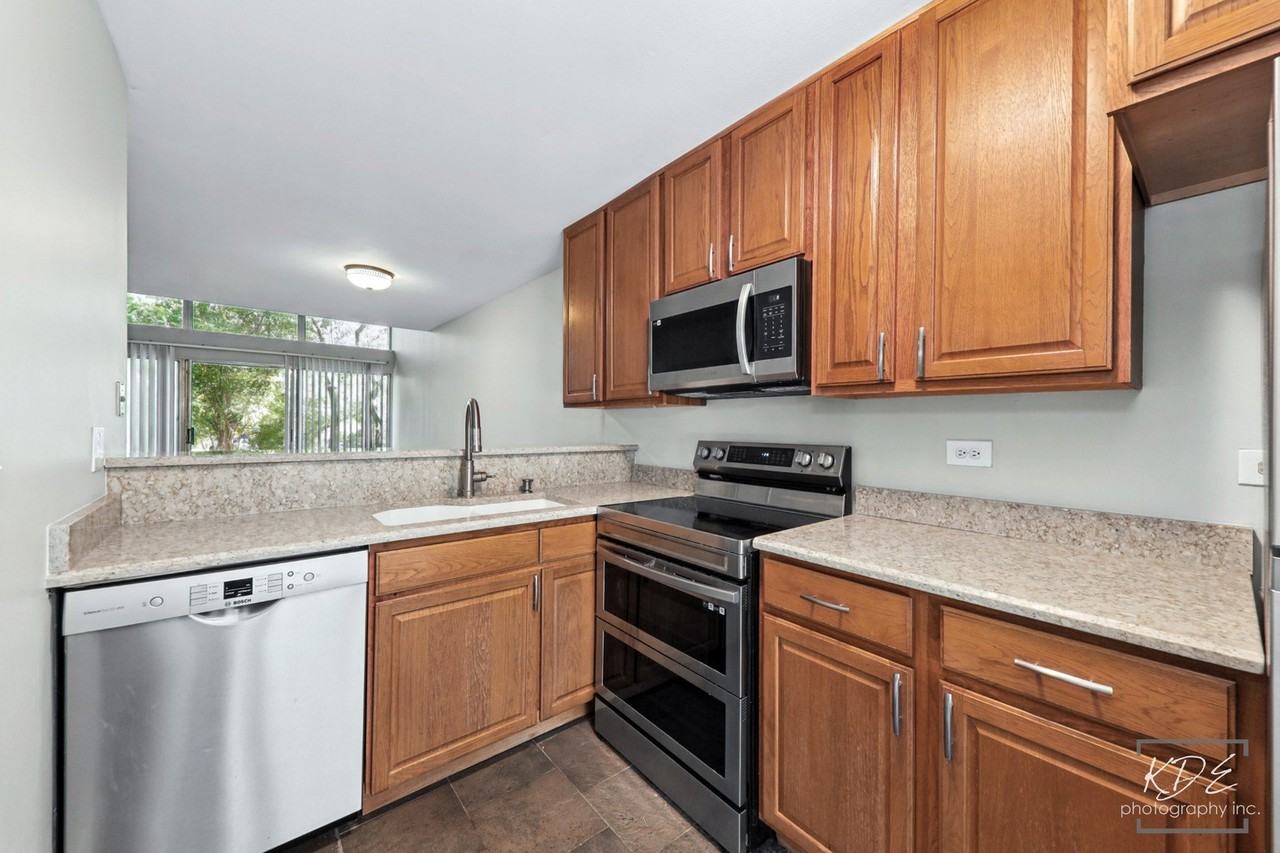5910 Meadow Dr - Photo 4 of 18