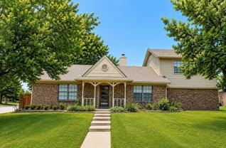 2037 Oakbluff Cir - Photo 1 of 1