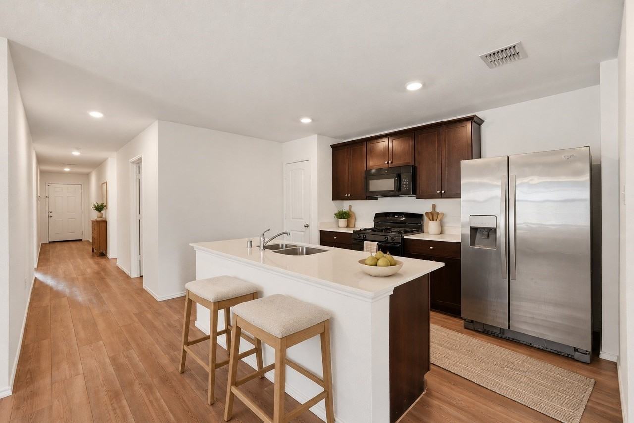 412 Westpark Dr - Photo 4 of 18
