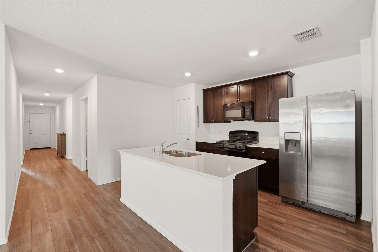 412 Westpark Dr - Photo 5 of 18
