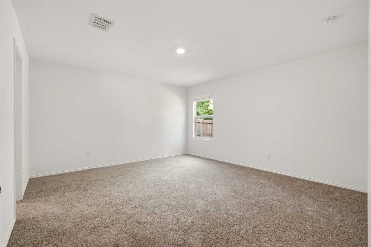 412 Westpark Dr - Photo 7 of 18