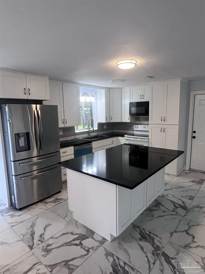 244 Brittany Ave - Photo 3 of 6