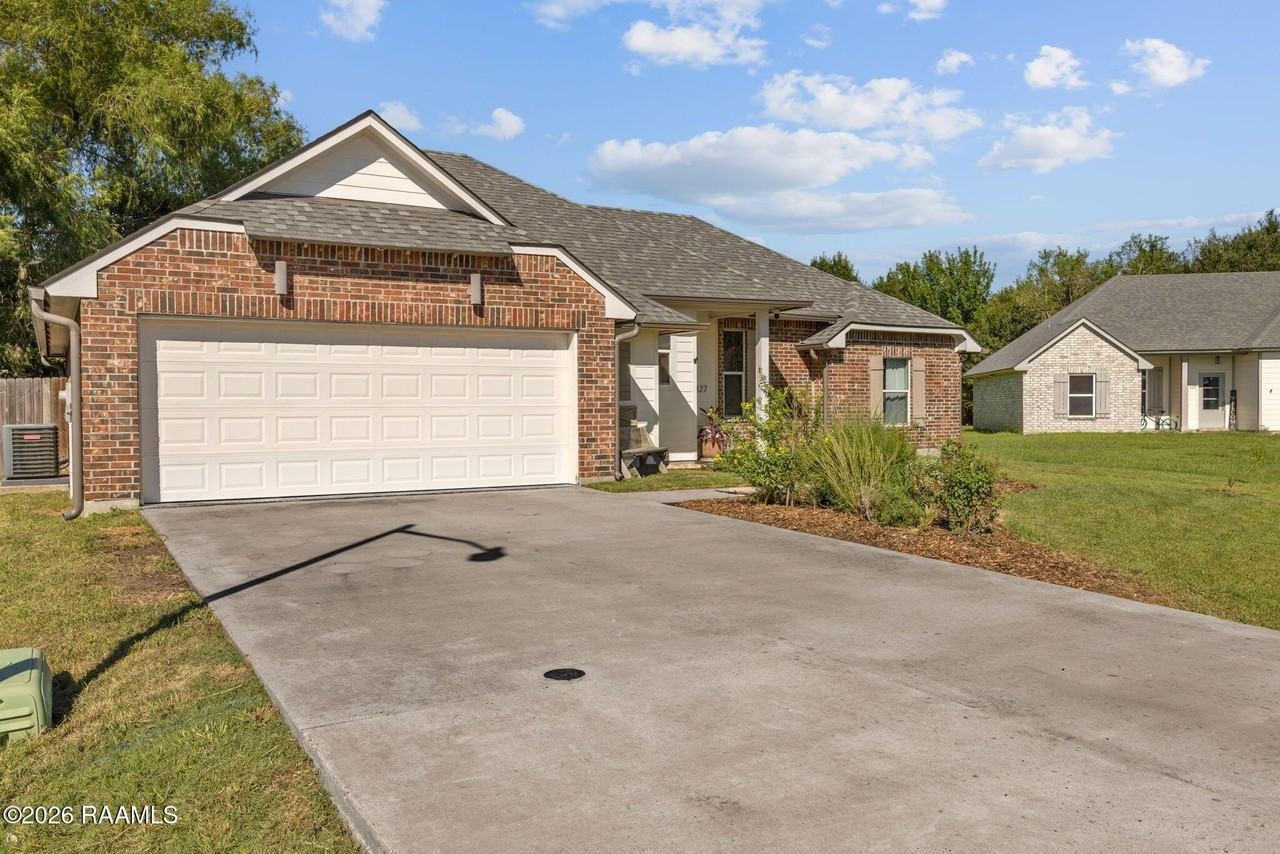 327 Stoneridge Dr - Photo 4 of 30