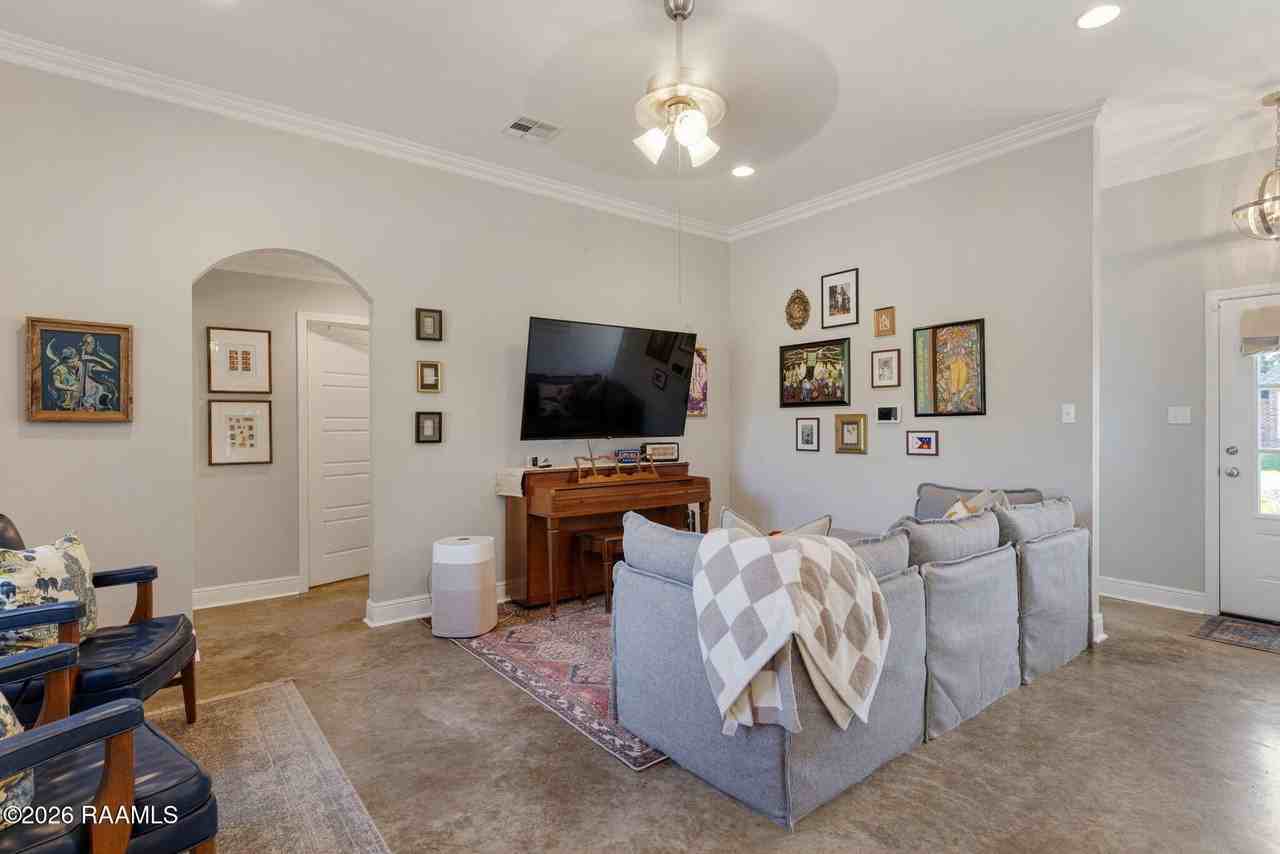 327 Stoneridge Dr - Photo 7 of 30