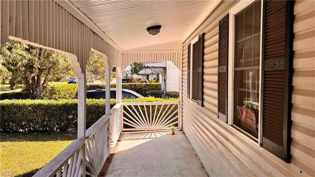 942 Douglas Ave - Photo 3 of 16