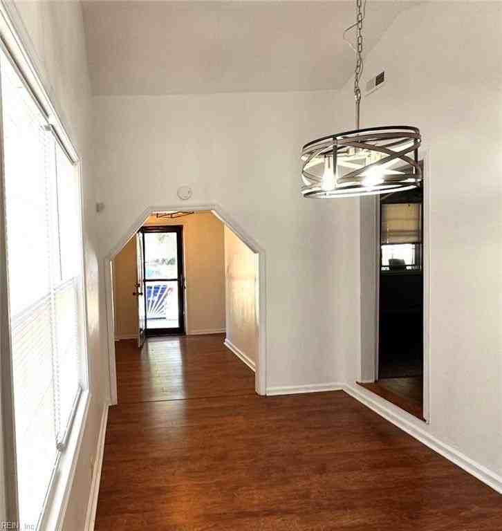 942 Douglas Ave - Photo 5 of 16