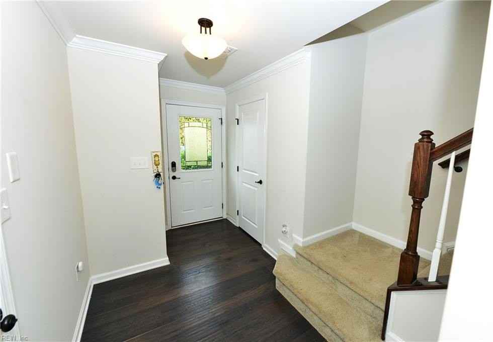 1093 Fleming Dr - Photo 3 of 24