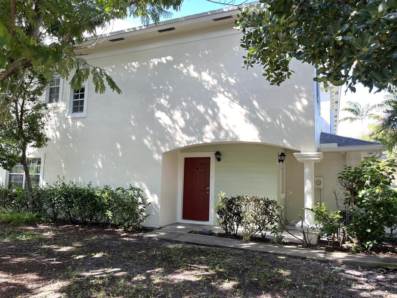 4335 Emerald Vis - Photo 2 of 35