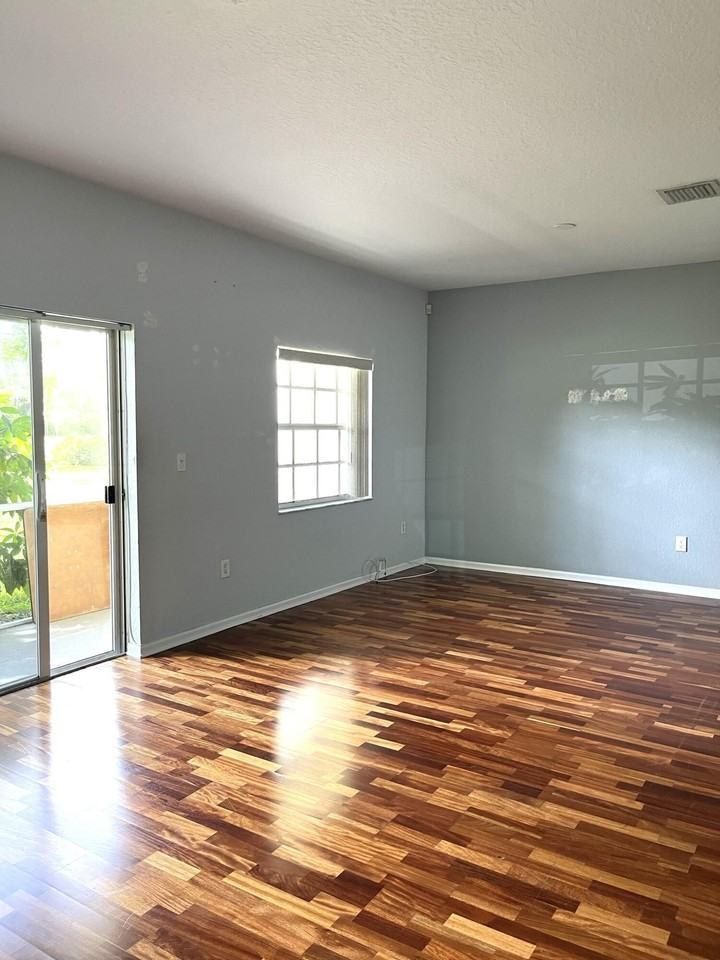4335 Emerald Vis - Photo 5 of 35
