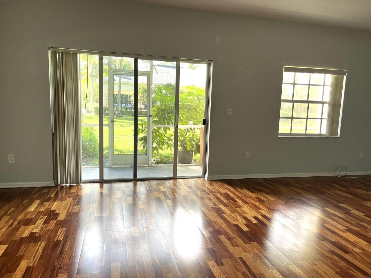 4335 Emerald Vis - Photo 6 of 35