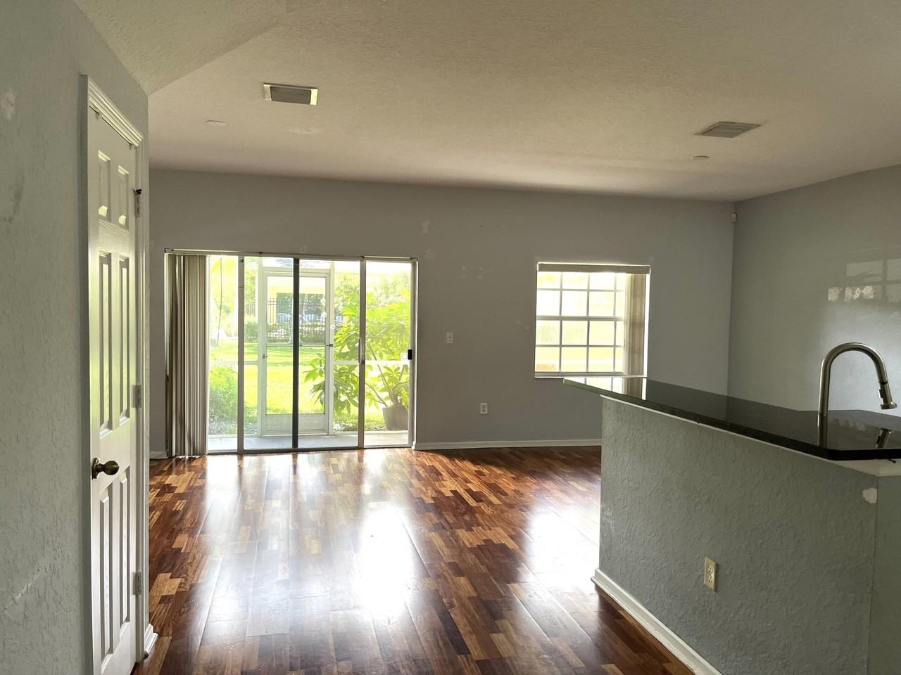4335 Emerald Vis - Photo 7 of 35