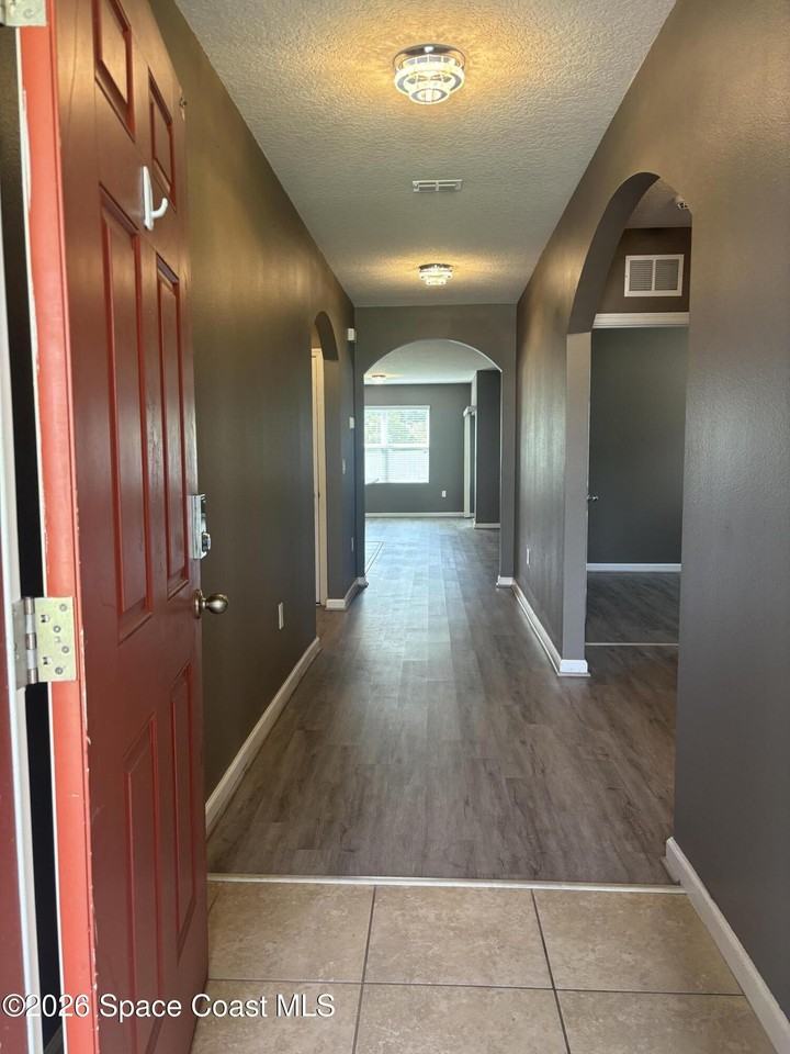 319 Moray Dr Sw - Photo 3 of 30