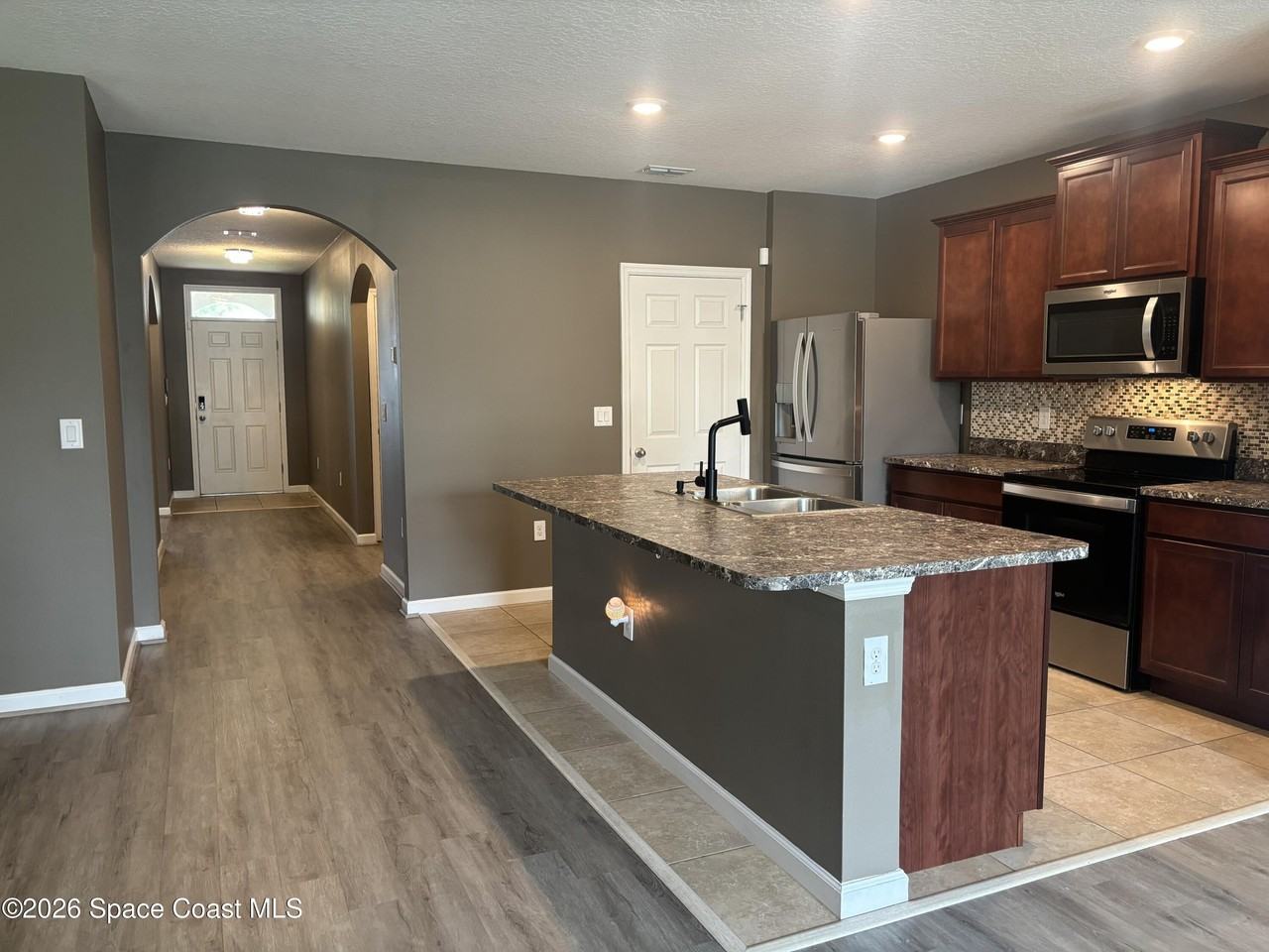 319 Moray Dr Sw - Photo 4 of 30